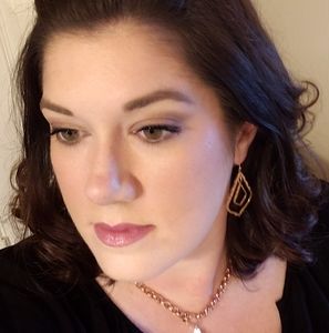 Meet your Posher, Amber-nicole